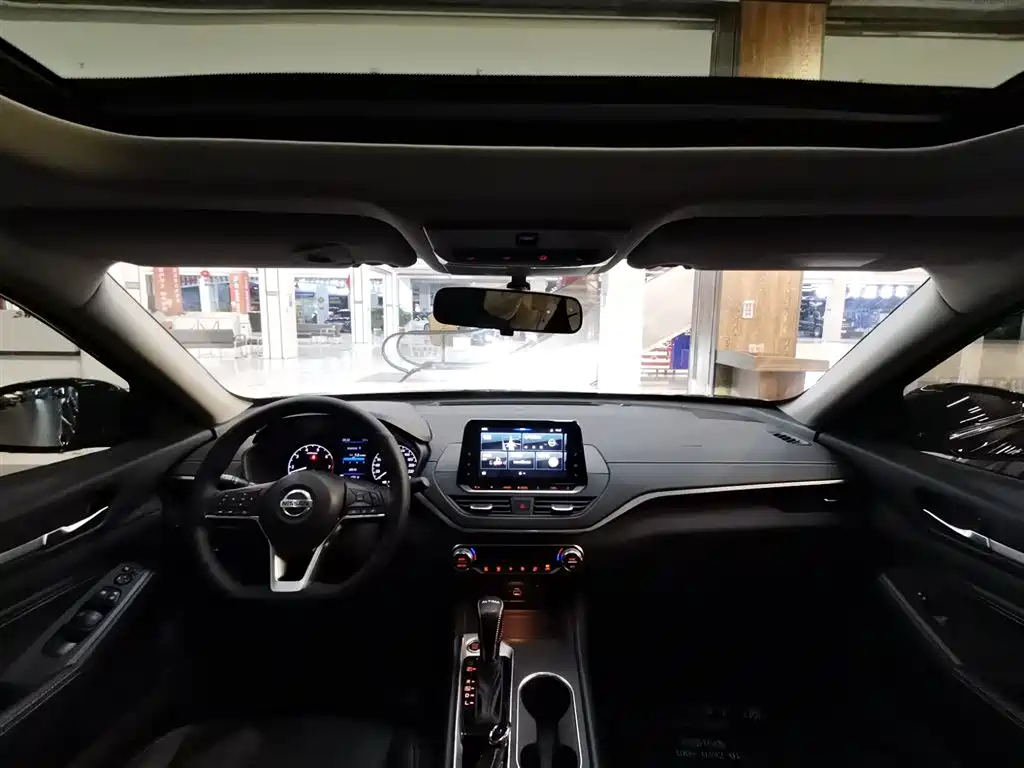 NISSAN TEANA 2020