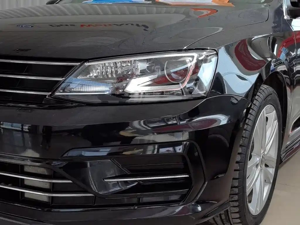 VOLKSWAGEN SAGITAR 2018