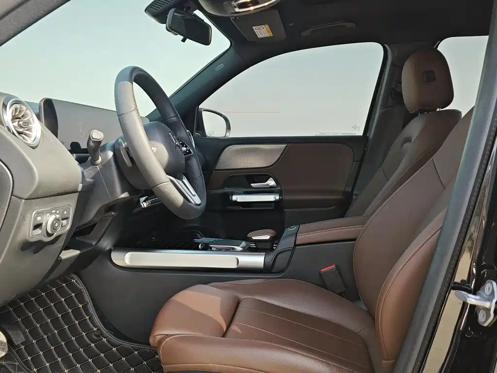 MERCEDES BENZ GLB 2023