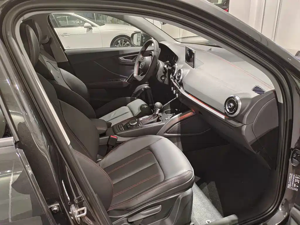 AUDI Q2L 2024