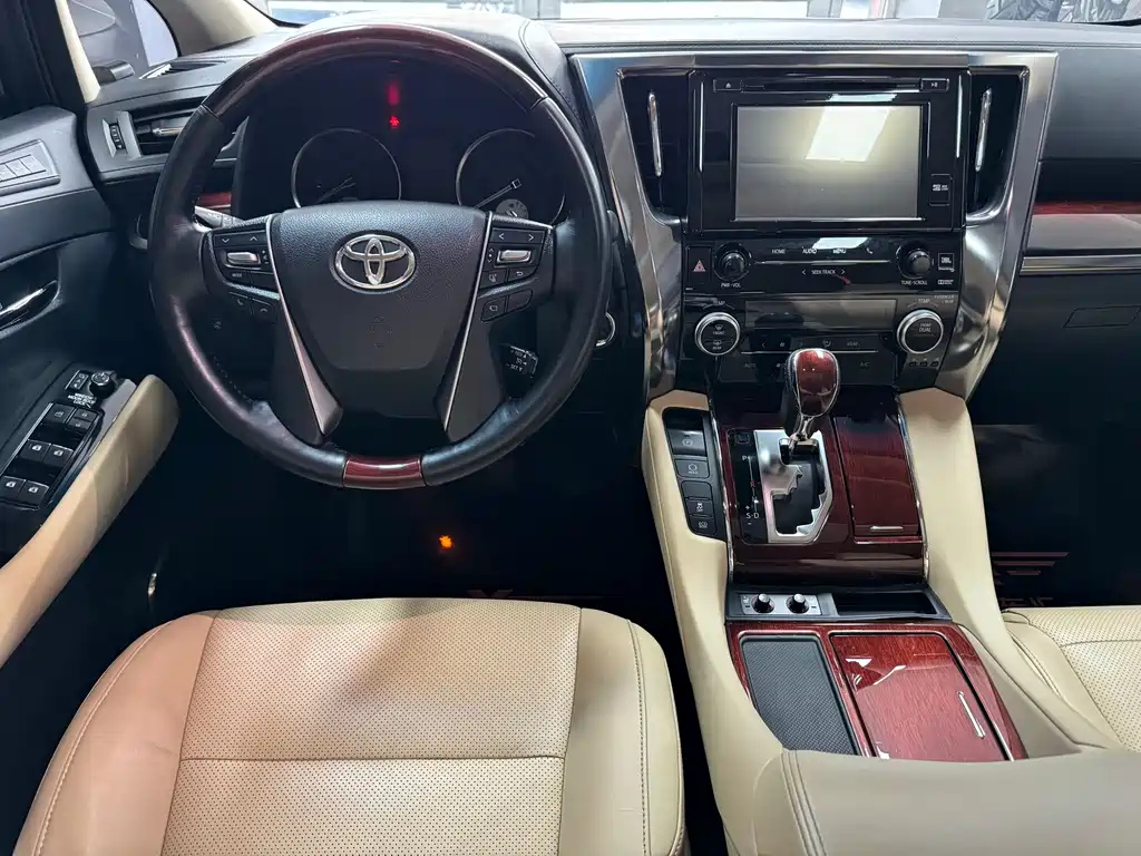 TOYOTA ALPHARD 2017
