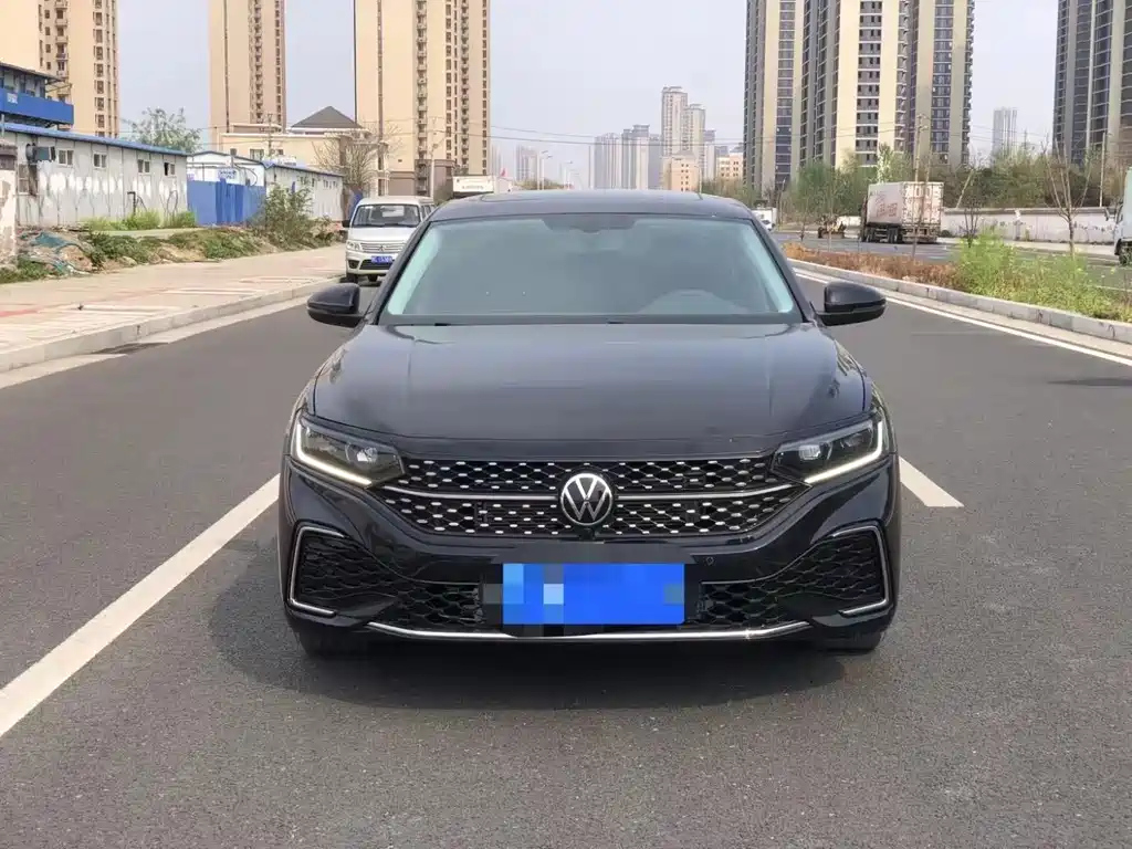 VOLKSWAGEN PASSAT 2023