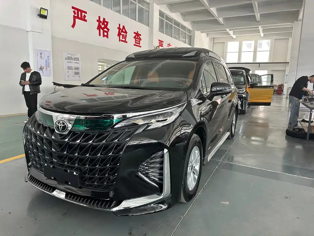 TOYOTA GRANVIA 2024