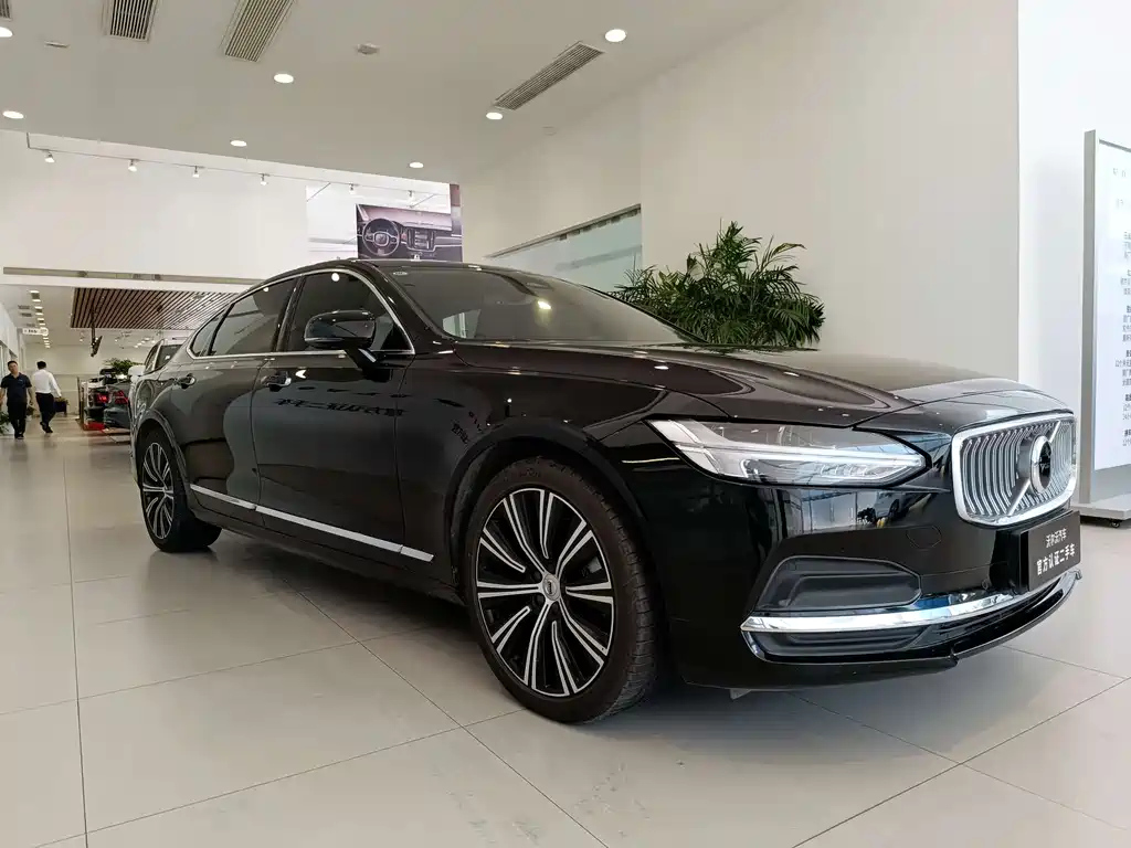 VOLVO S90 2022
