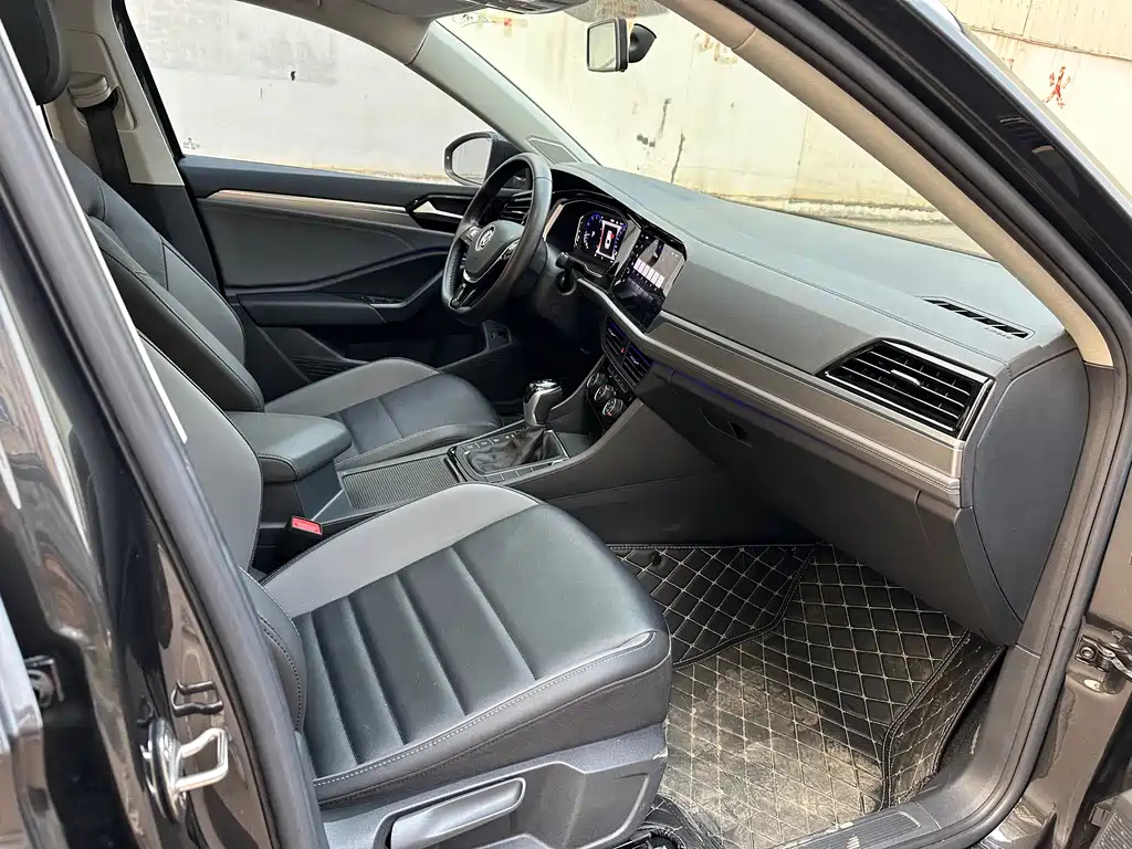 VOLKSWAGEN SAGITAR 2022