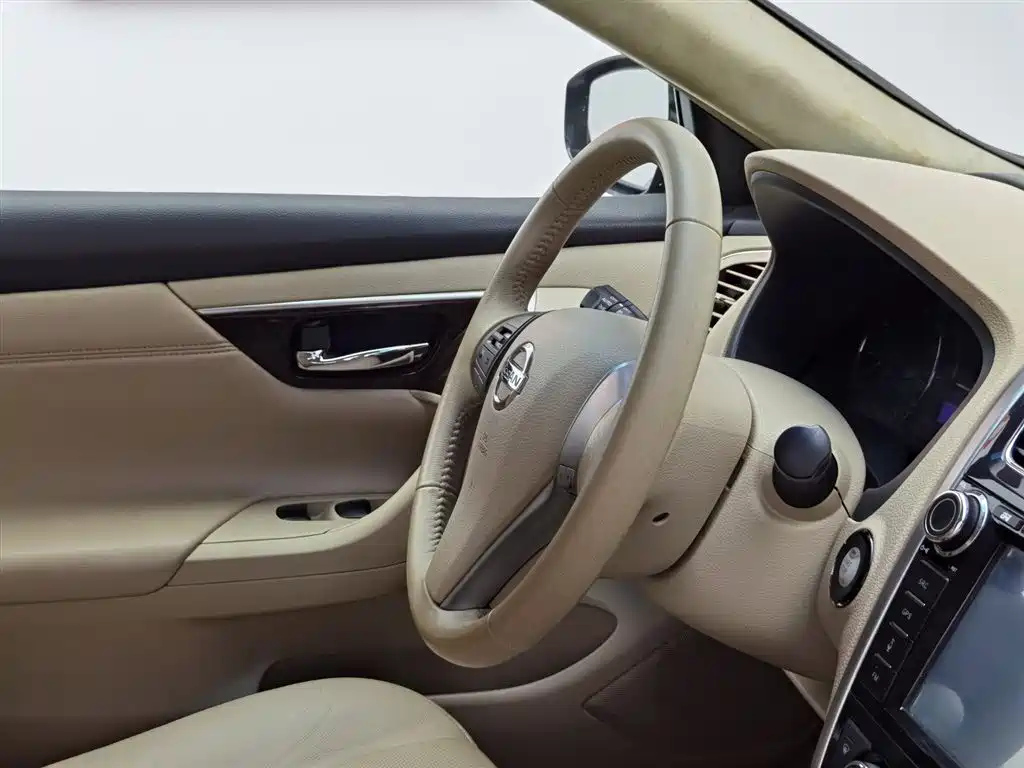 NISSAN TEANA 2014