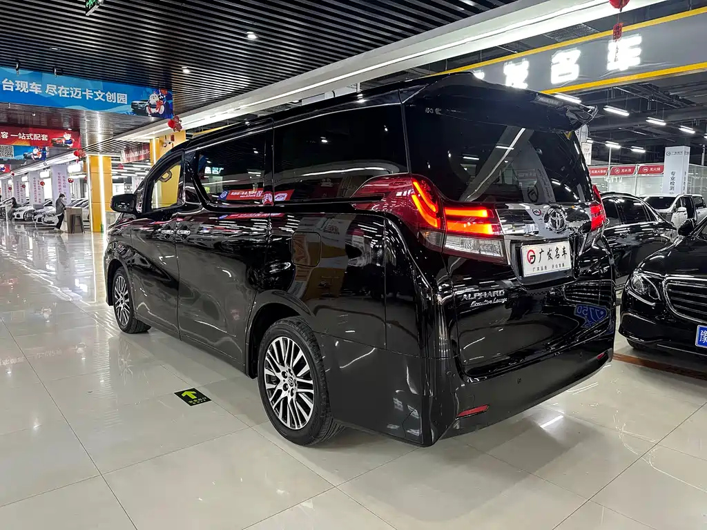 TOYOTA ALPHARD 2018