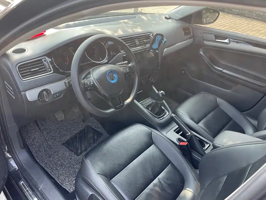 VOLKSWAGEN SAGITAR 2016