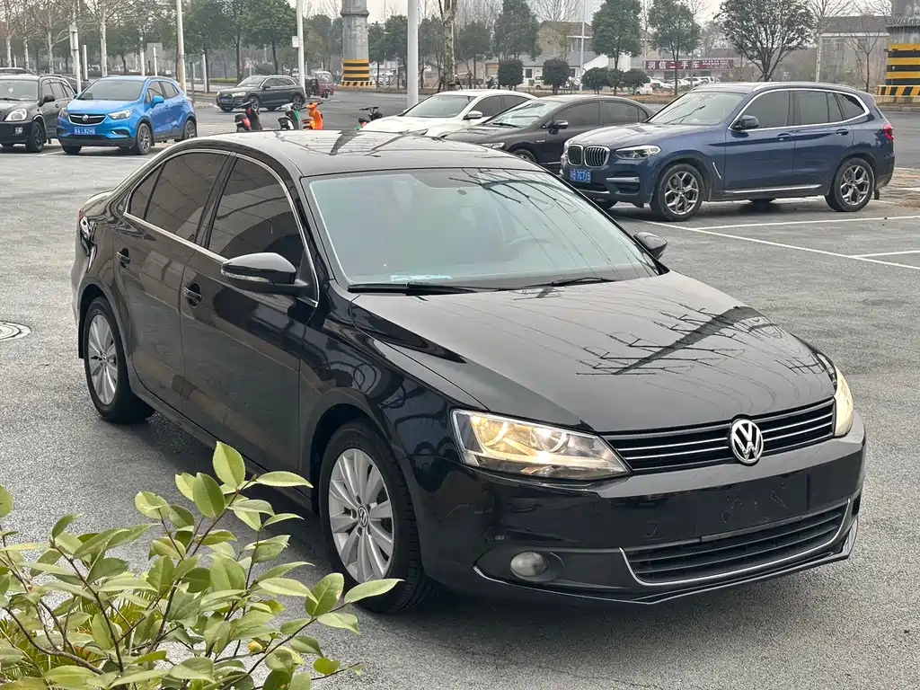 VOLKSWAGEN SAGITAR 2014