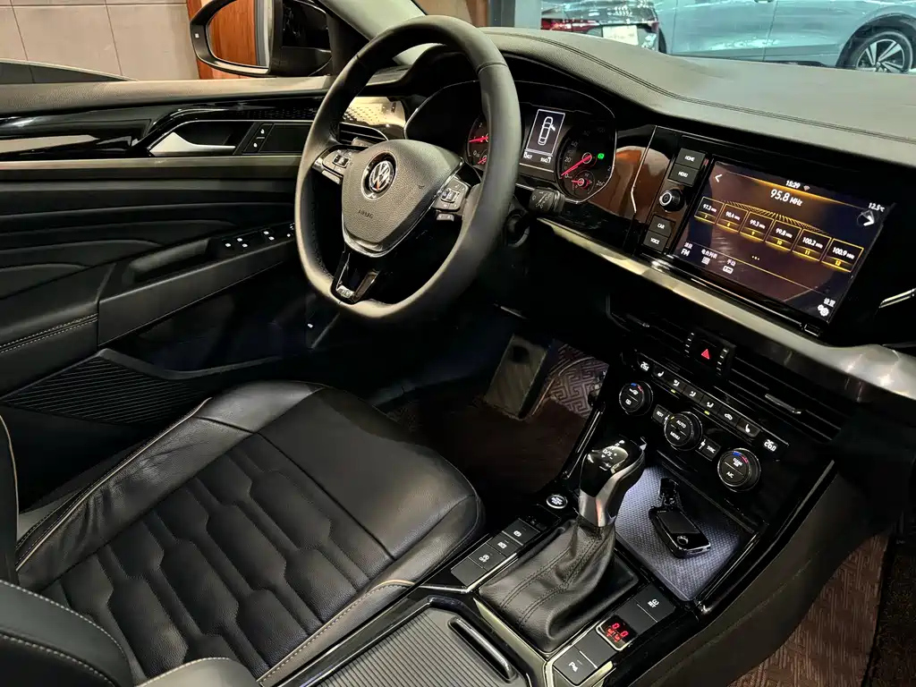 VOLKSWAGEN PASSAT 2020