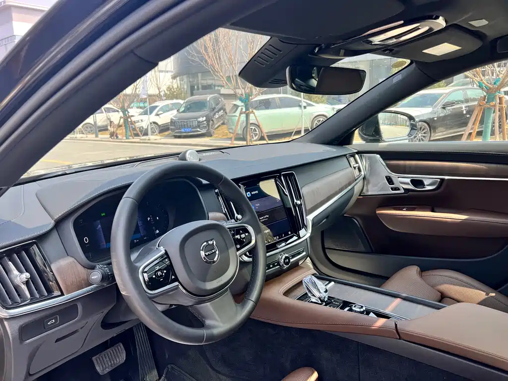 VOLVO S90 2024
