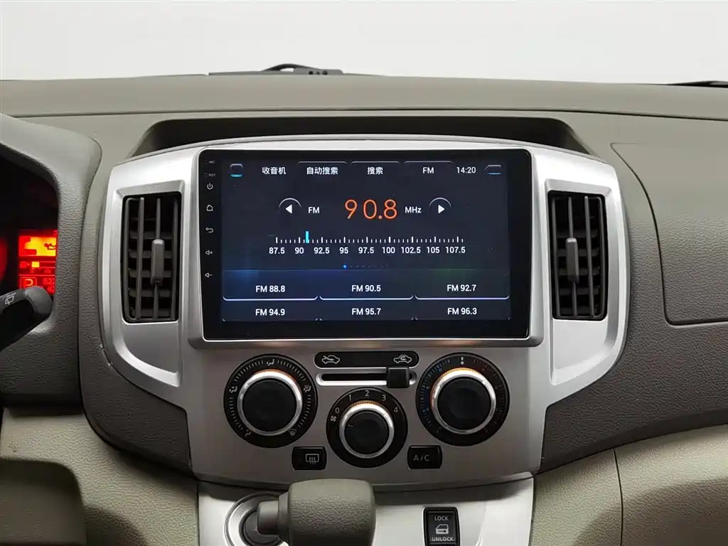 NISSAN NV200 2017
