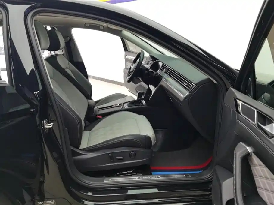 VOLKSWAGEN MAGOTAN 2023