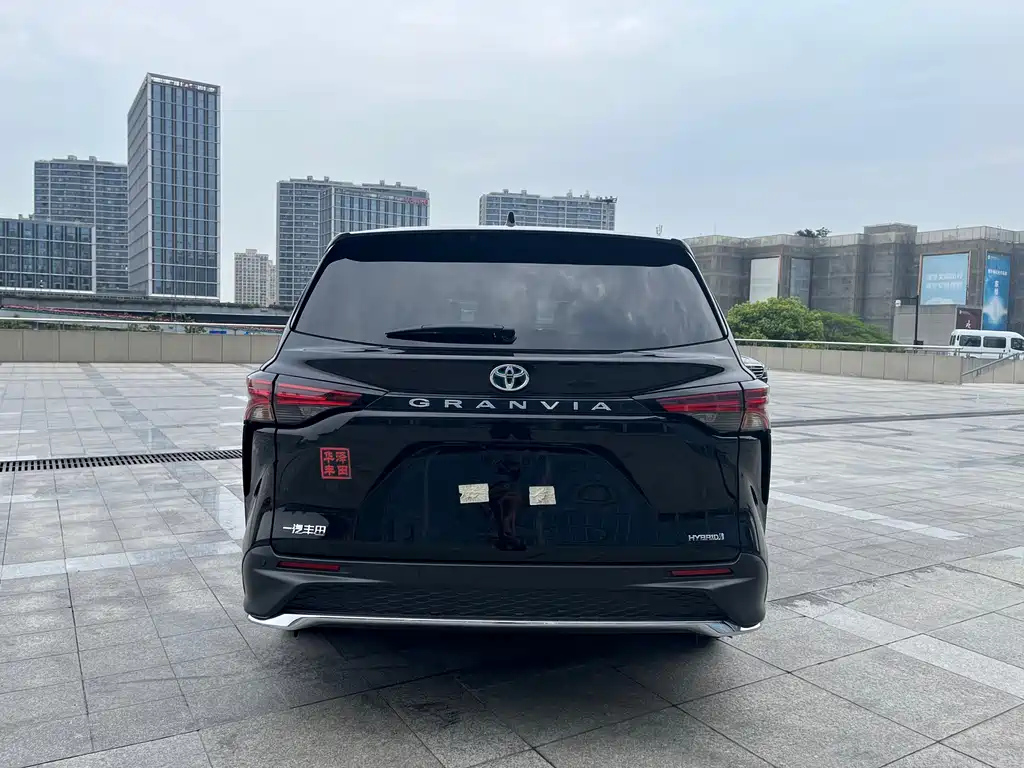 TOYOTA GRANVIA 2024