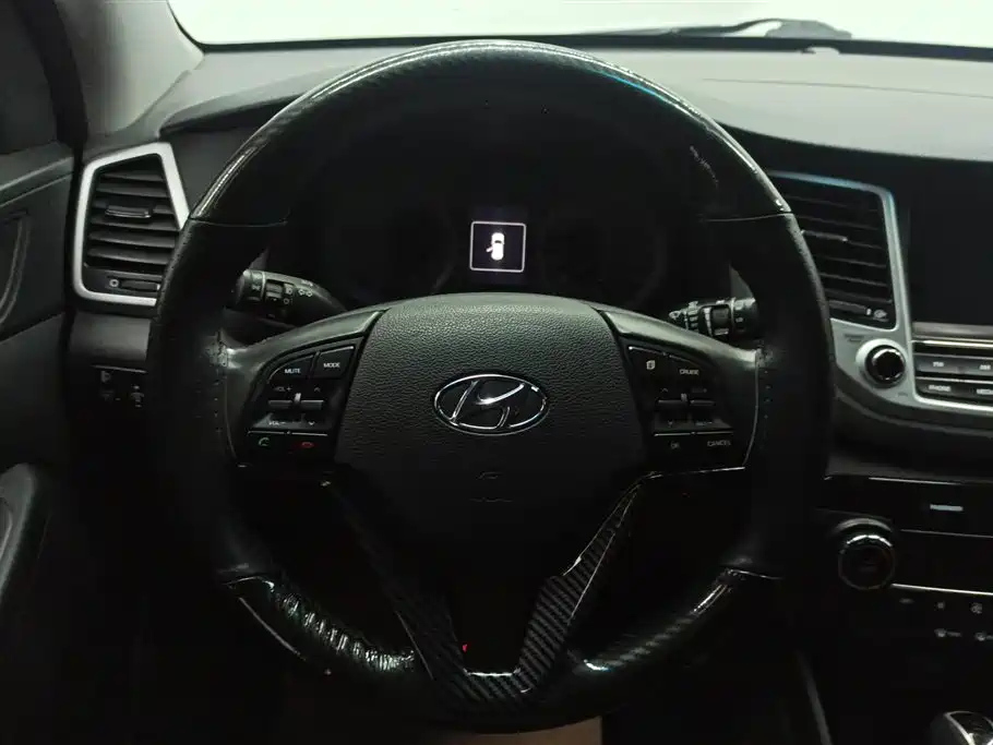 HYUNDAI TUCSON 2016