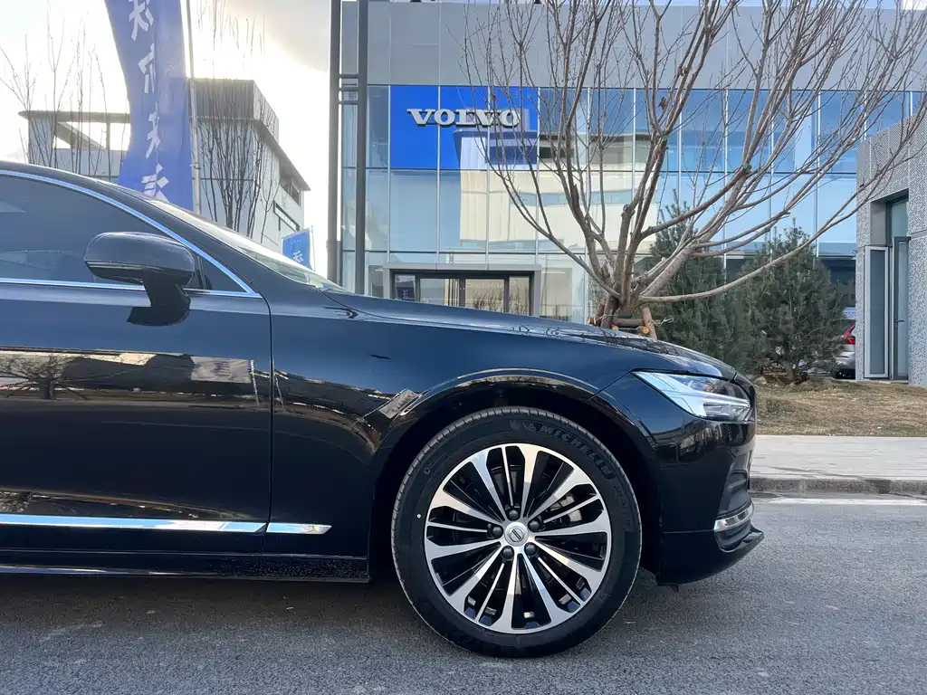 VOLVO S90 2023