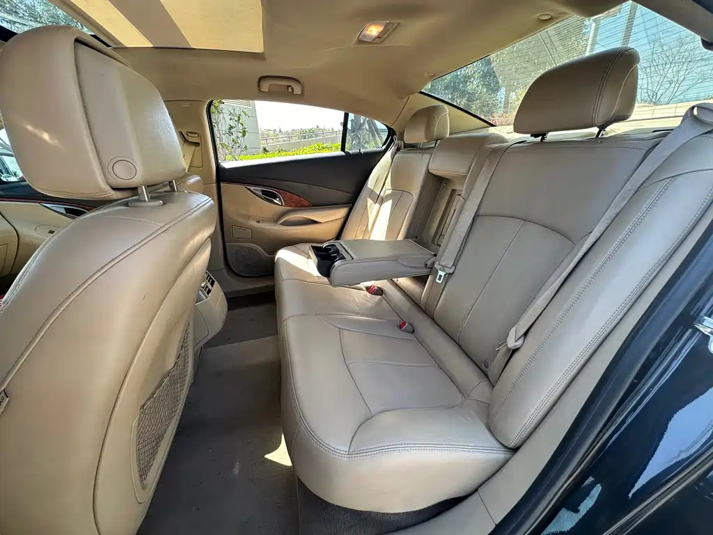 BUICK LACROSSE 2010