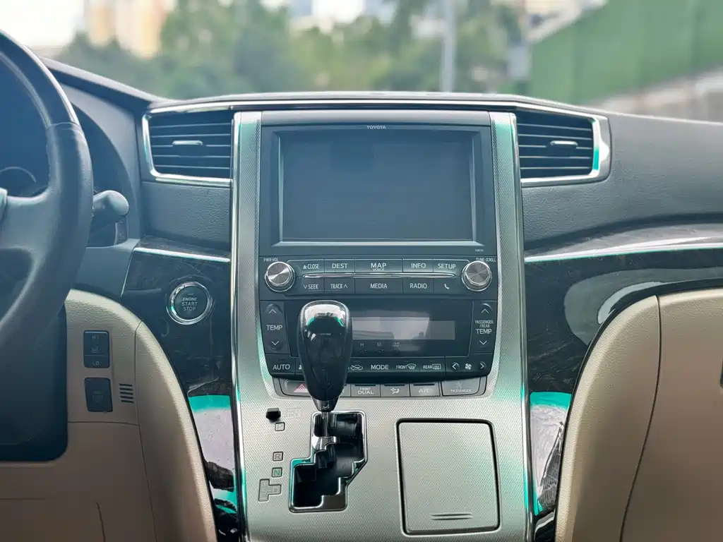 TOYOTA ALPHARD 2013