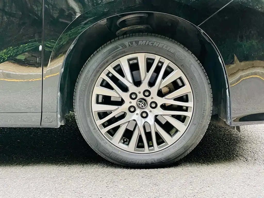 TOYOTA ALPHARD 2017