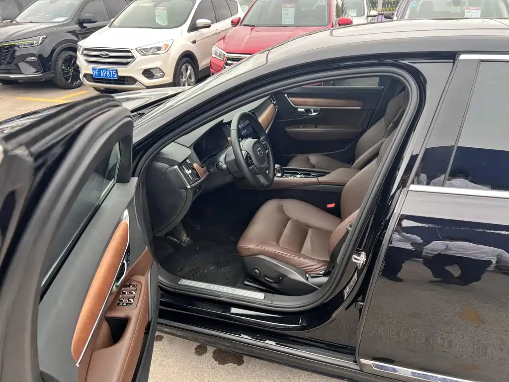 VOLVO S90 2023
