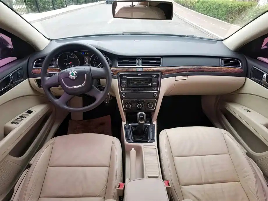 SKODA SUPERB 2013
