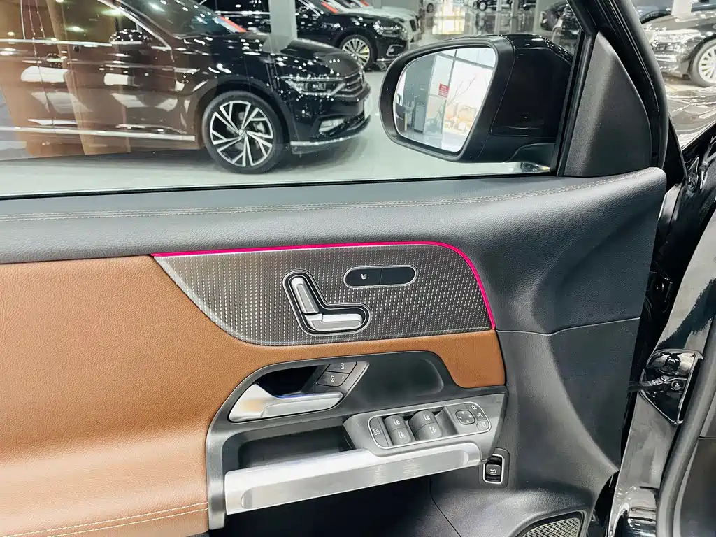 MERCEDES BENZ GLB 2023