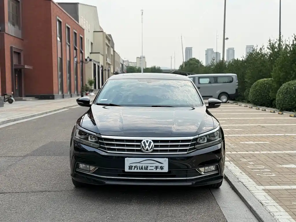 VOLKSWAGEN PASSAT 2017