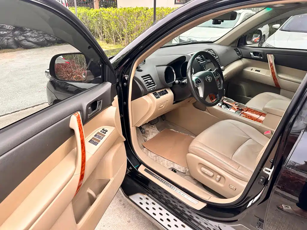 TOYOTA HIGHLANDER 2013