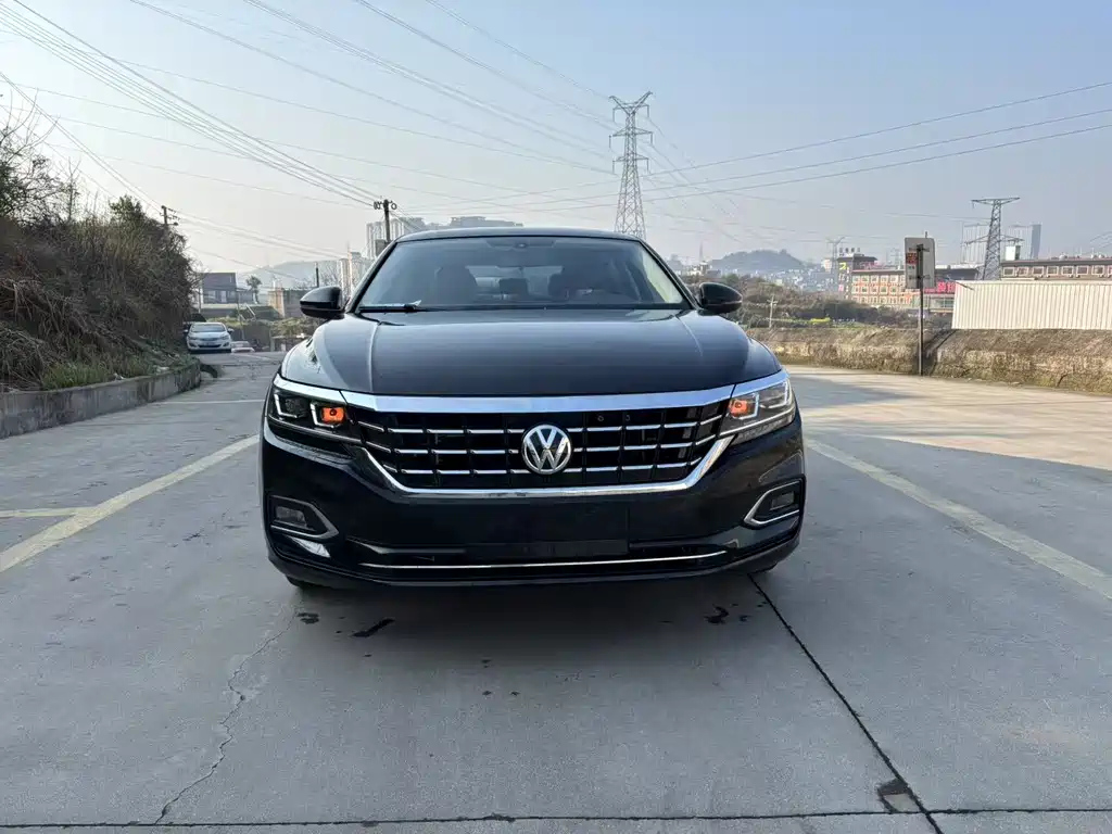 VOLKSWAGEN PASSAT 2019