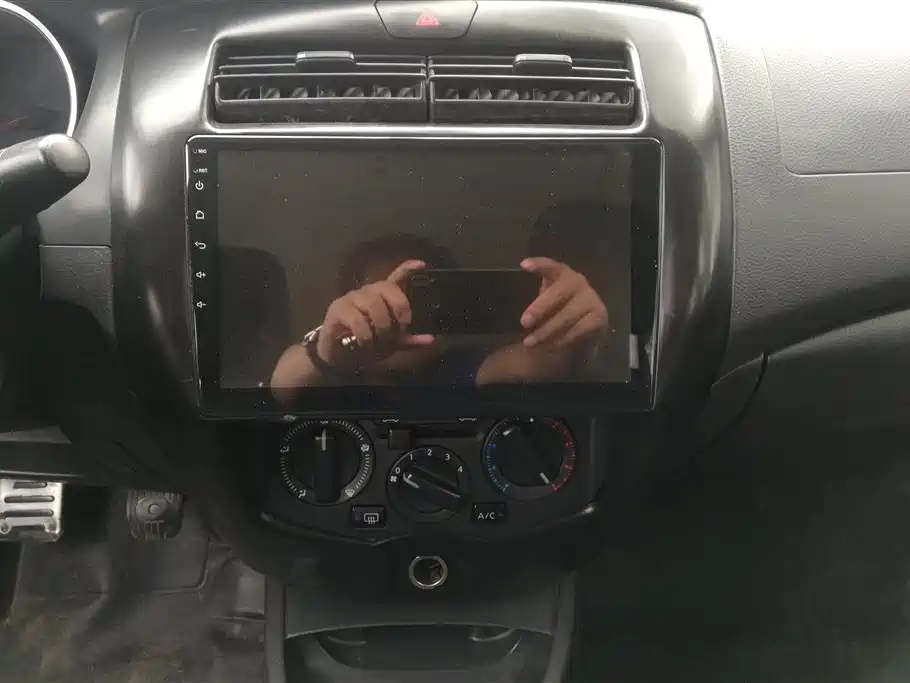 NISSAN LIVINA 2016