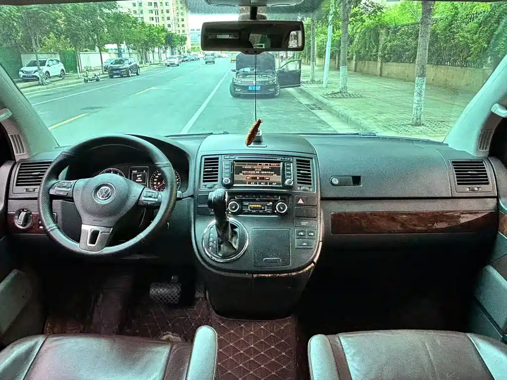 VOLKSWAGEN MULTIVAN 2012