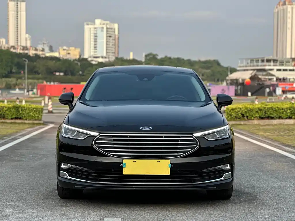 FORD TAURUS 2021