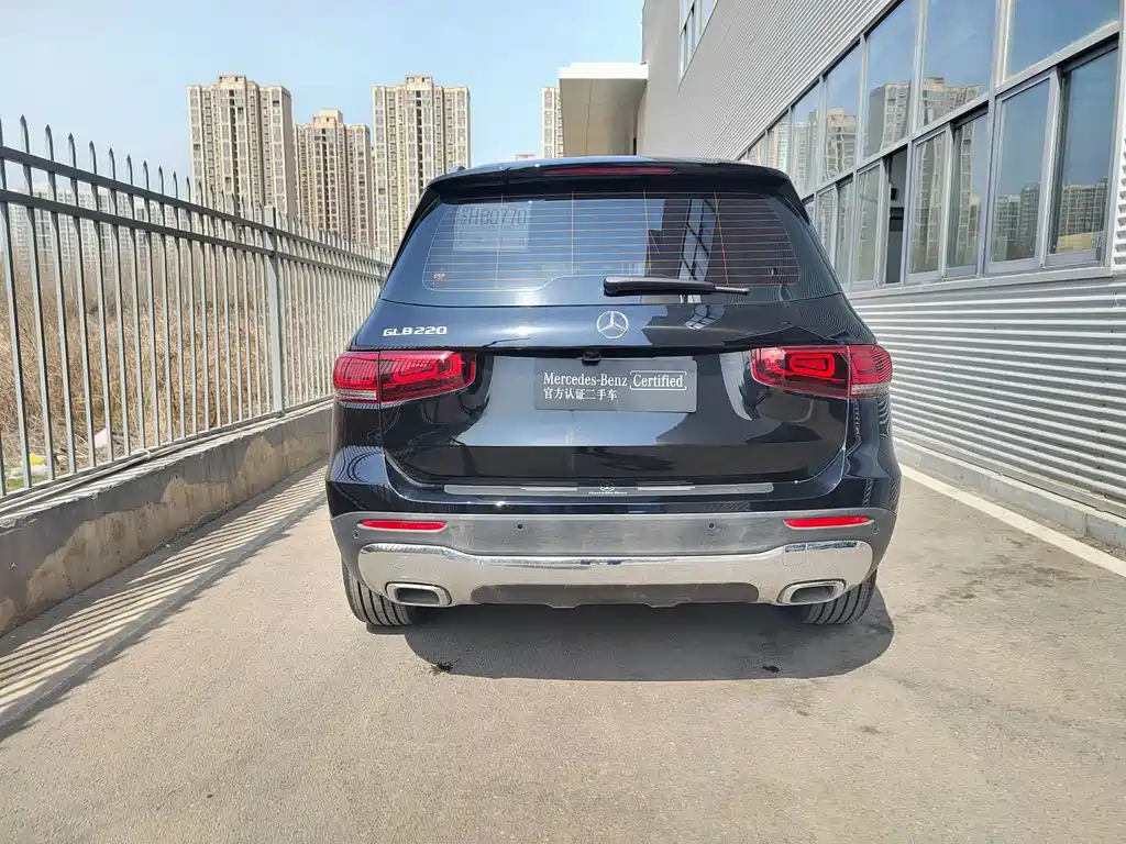 MERCEDES BENZ GLB 2023