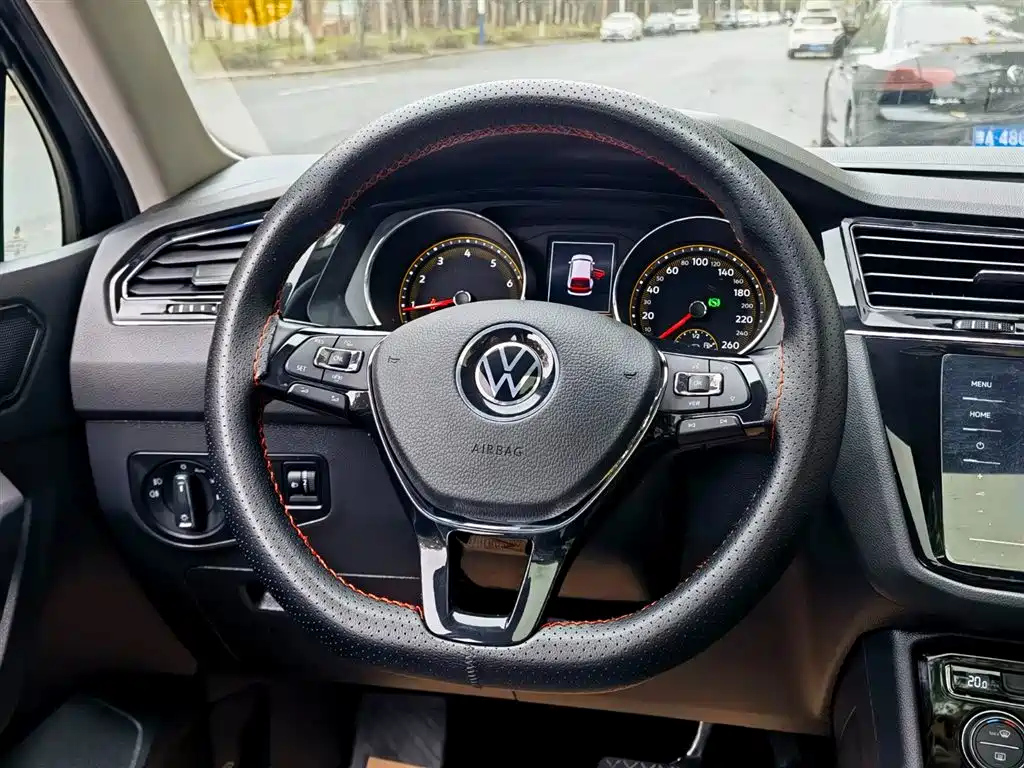 VOLKSWAGEN TIGUAN L 2021