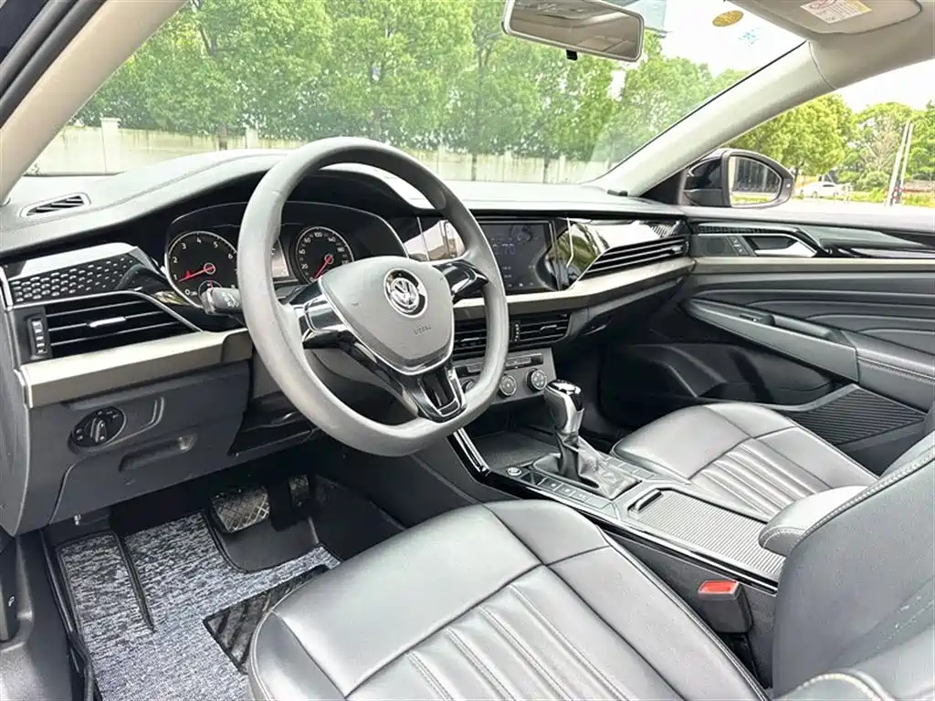 VOLKSWAGEN PASSAT 2020