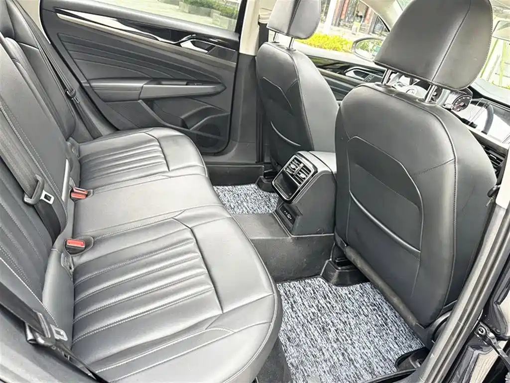 VOLKSWAGEN PASSAT 2020
