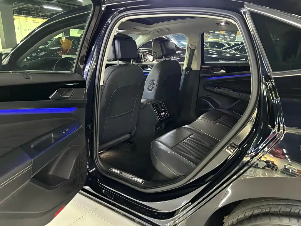 VOLKSWAGEN PASSAT 2023