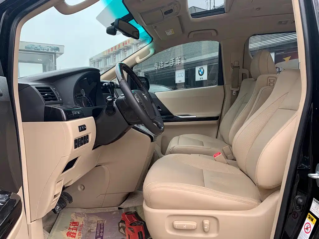 TOYOTA ALPHARD 2012
