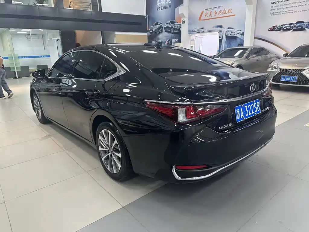 LEXUS ES 2023