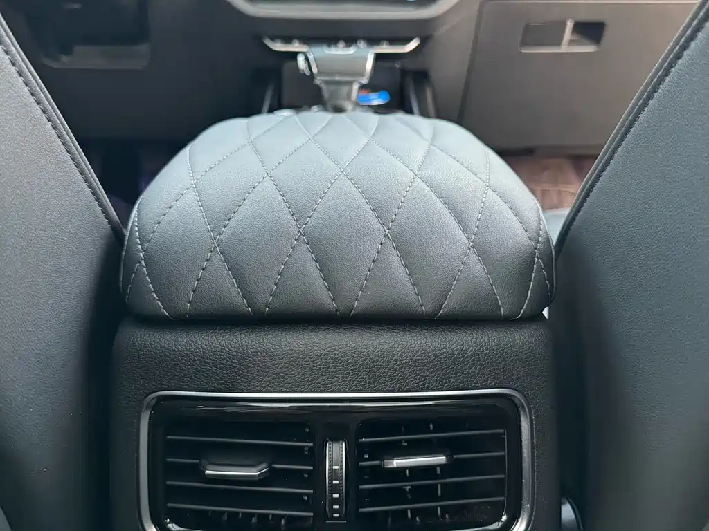 HONGQI HS5 2023