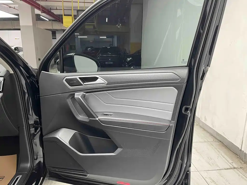 VOLKSWAGEN TIGUAN L 2022