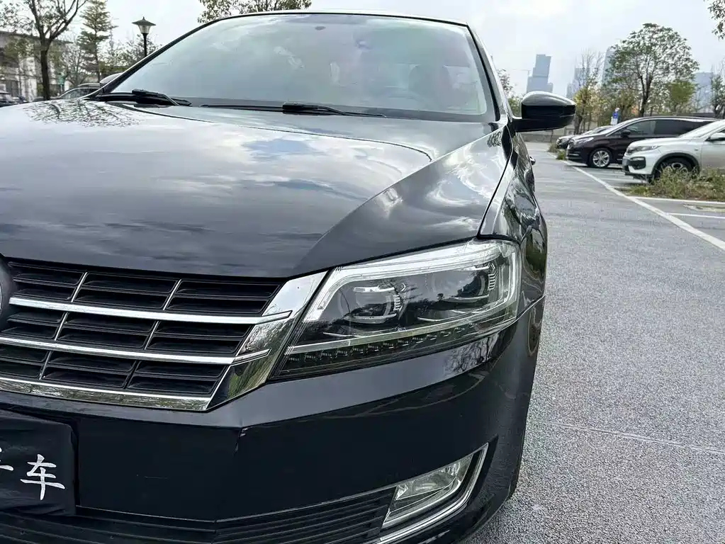 VOLKSWAGEN LAVIDA 2015