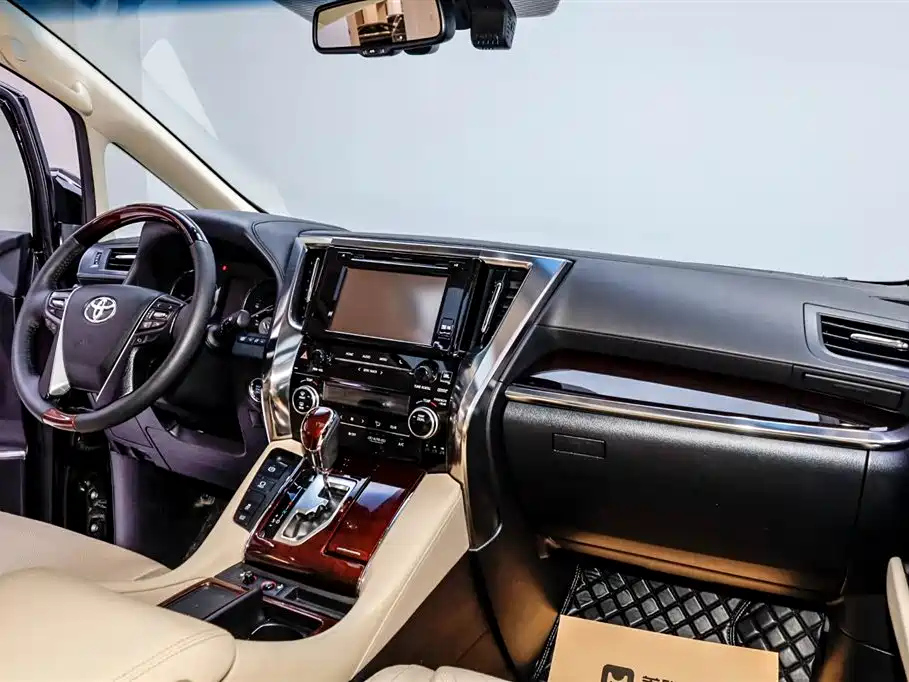 TOYOTA ALPHARD 2015