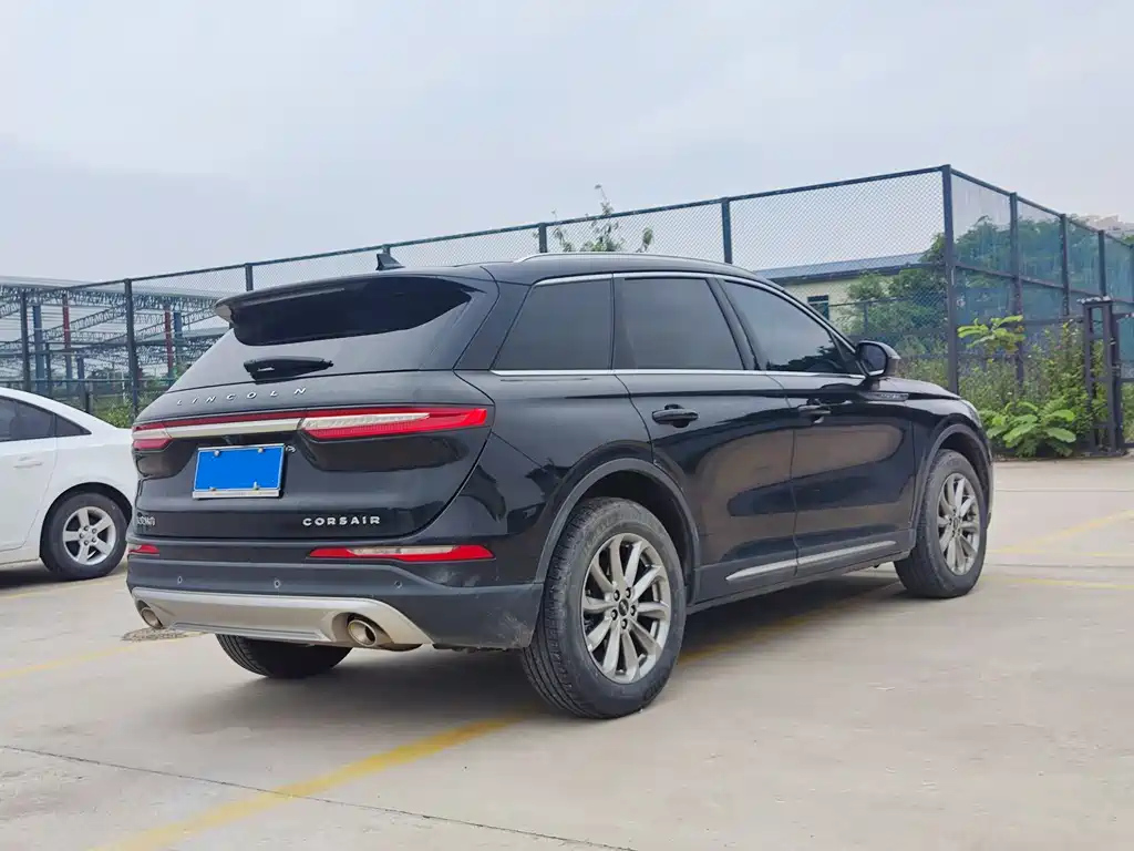 LINCOLN ADVENTURER 2020