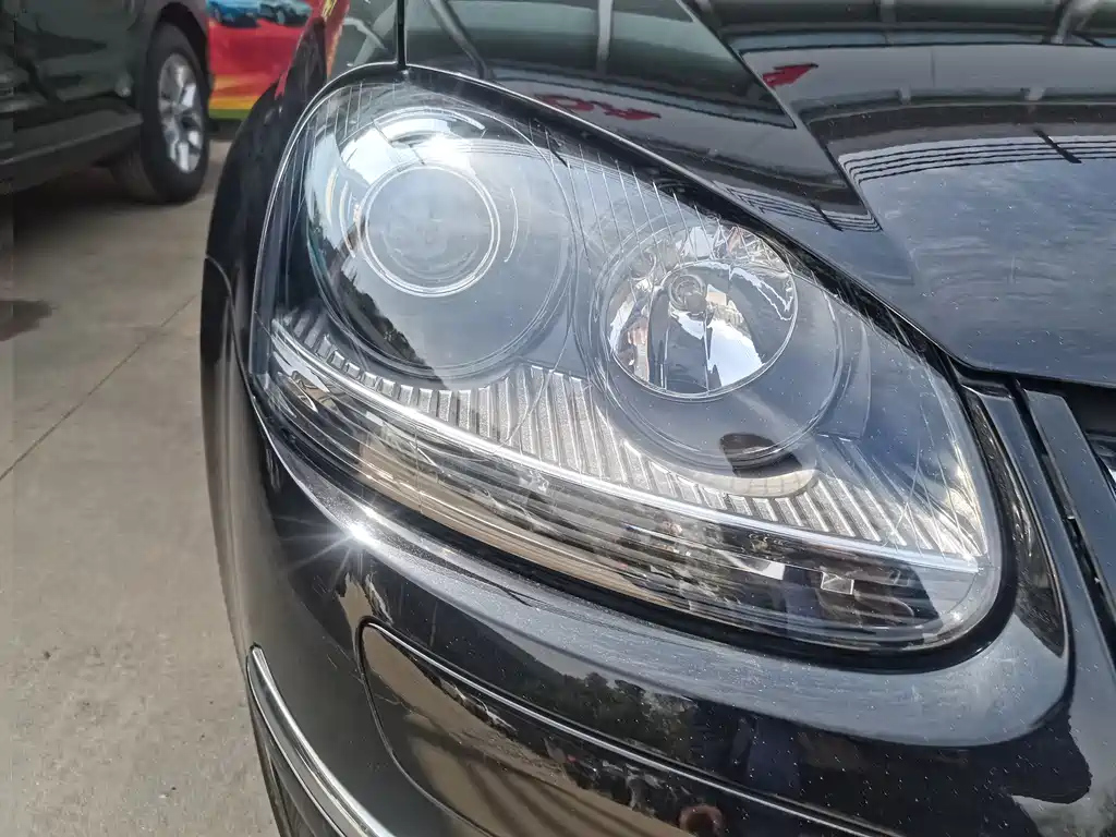 VOLKSWAGEN SAGITAR 2010