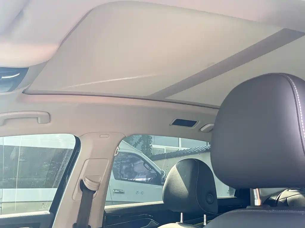 VOLKSWAGEN PASSAT 2023