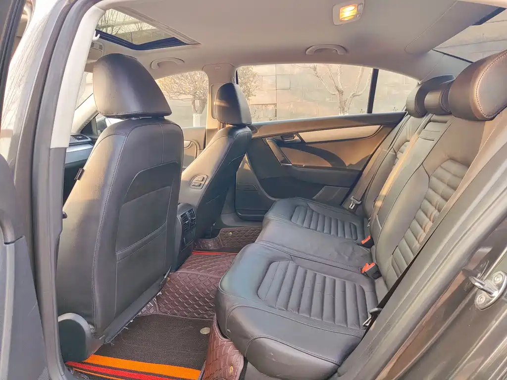 VOLKSWAGEN MAGOTAN 2015