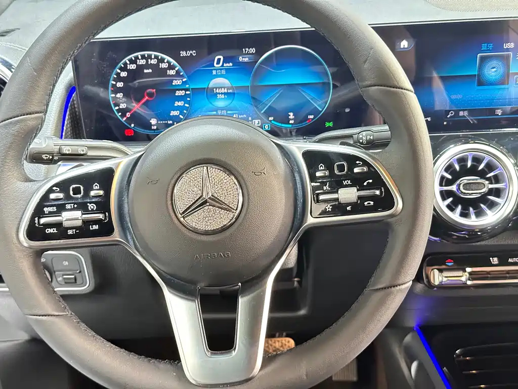 MERCEDES BENZ GLB 2023
