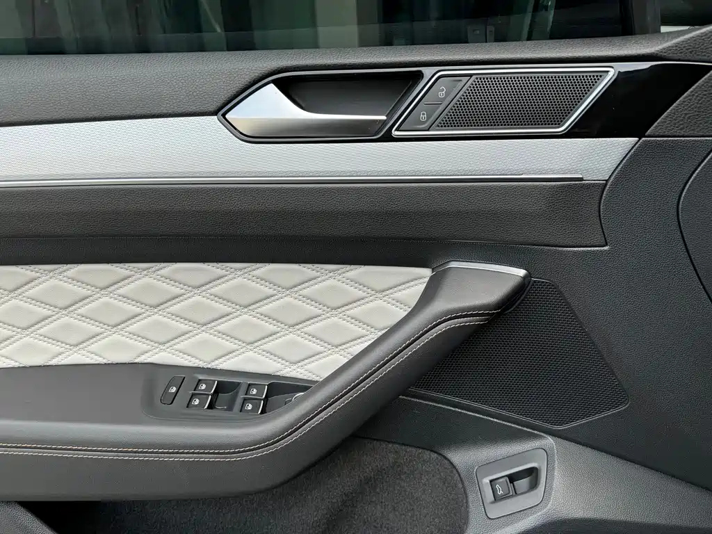 VOLKSWAGEN MAGOTAN 2023
