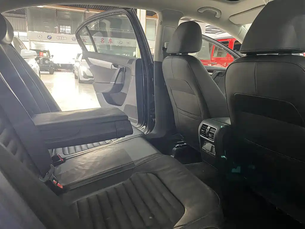 VOLKSWAGEN MAGOTAN 2016